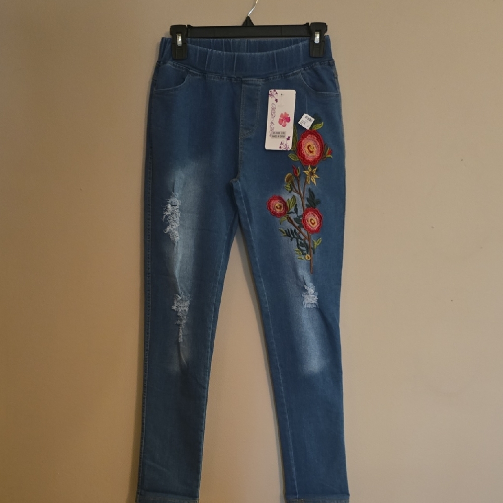 New Girls L/XL Pink Floral Embroidered Distressed‎ Pull On Blue Jeans